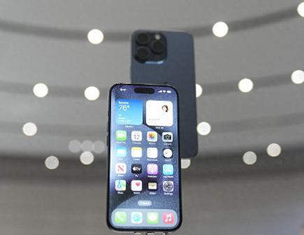 铁东Apple维修站分享买iPhone15还是华为Mate60 
